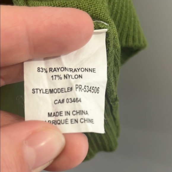 Green V-Neck Short Sleeve Top - Picture 6 of 7